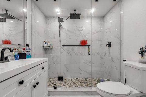 Condo in Miami, Florida, 2 bedrooms  № 1697347 - photo 15