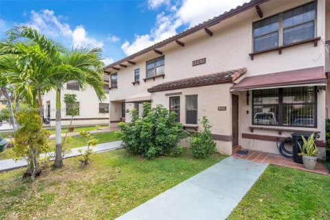 Condo in Miami, Florida, 2 bedrooms  № 1697347 - photo 2
