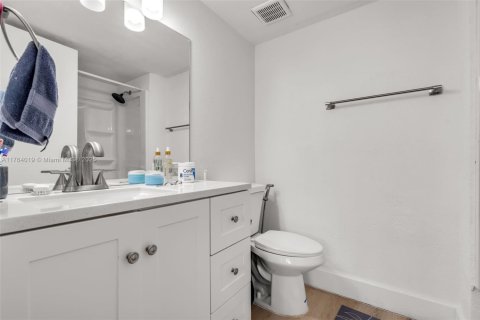 Condo in Miami, Florida, 2 bedrooms  № 1697347 - photo 19
