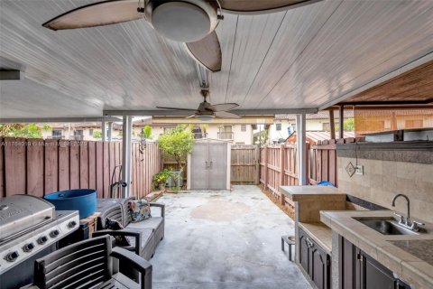 Condo in Miami, Florida, 2 bedrooms  № 1697347 - photo 13