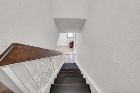 Condo in Miami, Florida, 2 bedrooms  № 1697347 - photo 11