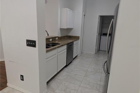 Townhouse in Tampa, Florida 3 bedrooms, 136.57 sq.m. № 2196213 - photo 4