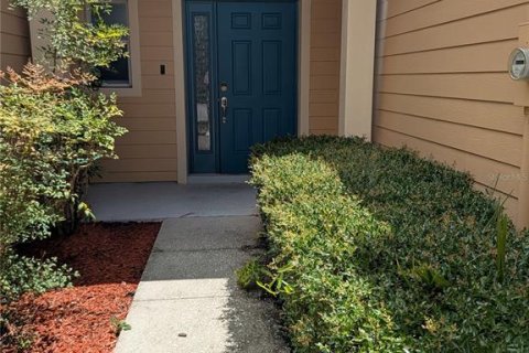Townhouse in Tampa, Florida 3 bedrooms, 136.57 sq.m. № 2196213 - photo 2