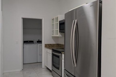 Townhouse in Tampa, Florida 3 bedrooms, 136.57 sq.m. № 2196213 - photo 7