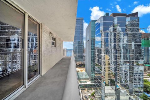 Condo in Miami, Florida, 2 bedrooms  № 1933162 - photo 2
