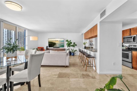 Condo in Miami, Florida, 2 bedrooms  № 1933162 - photo 15