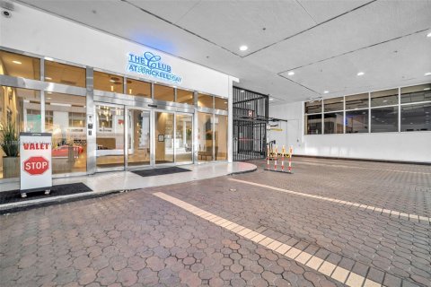 Condo in Miami, Florida, 2 bedrooms  № 1933162 - photo 18