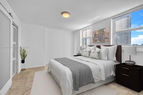 Condo in Miami, Florida, 2 bedrooms  № 1933162 - photo 11