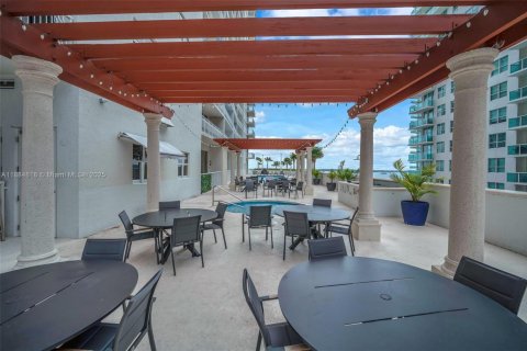 Condo in Miami, Florida, 2 bedrooms  № 1933162 - photo 21