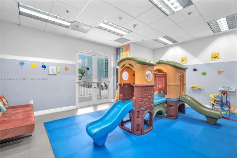 Condo in Miami, Florida, 2 bedrooms  № 1933162 - photo 23