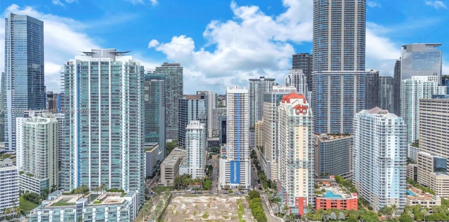 Condo in Miami, Florida, 2 bedrooms № 1933162