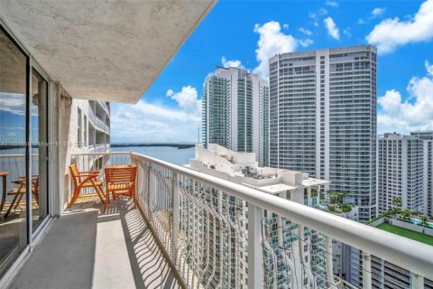 Condo in Miami, Florida, 2 bedrooms  № 1933162 - photo 4