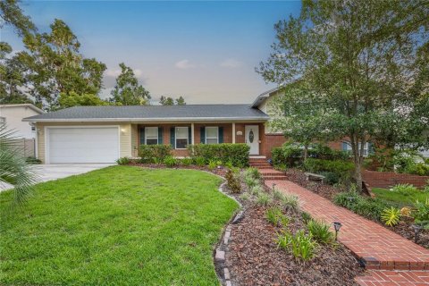 House in Gainesville, Florida 5 bedrooms, 220.64 sq.m. № 1851817 - photo 2