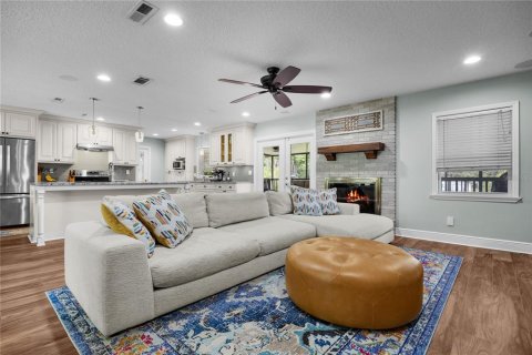 House in Gainesville, Florida 5 bedrooms, 220.64 sq.m. № 1851817 - photo 12