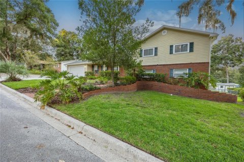 House in Gainesville, Florida 5 bedrooms, 220.64 sq.m. № 1851817 - photo 5