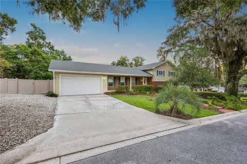 House in Gainesville, Florida 5 bedrooms, 220.64 sq.m. № 1851817 - photo 4