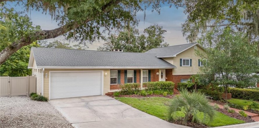 Casa en Gainesville, Florida 5 dormitorios, 220.64 m2 № 1851817