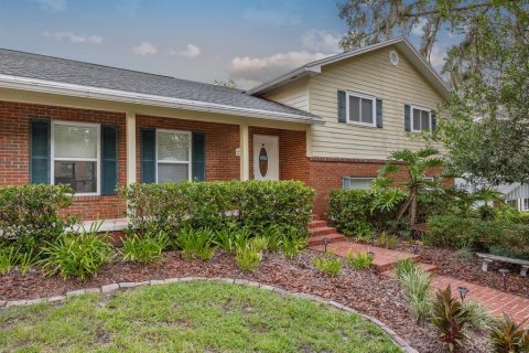 House in Gainesville, Florida 5 bedrooms, 220.64 sq.m. № 1851817 - photo 8