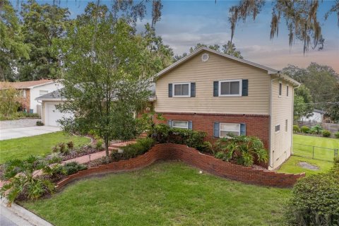 House in Gainesville, Florida 5 bedrooms, 220.64 sq.m. № 1851817 - photo 6