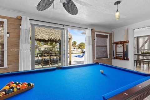 House in Cape Coral, Florida 3 bedrooms, 153.29 sq.m. № 1739114 - photo 15