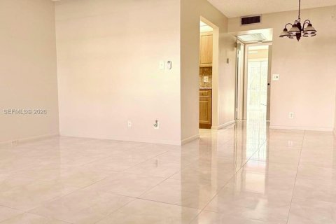 Condo in Pembroke Pines, Florida, 1 bedroom  № 1995413