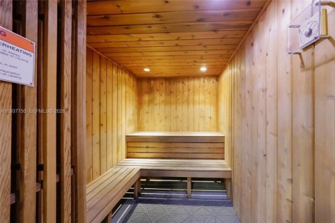 Condo in Pembroke Pines, Florida, 1 bedroom  № 1995413 - photo 24