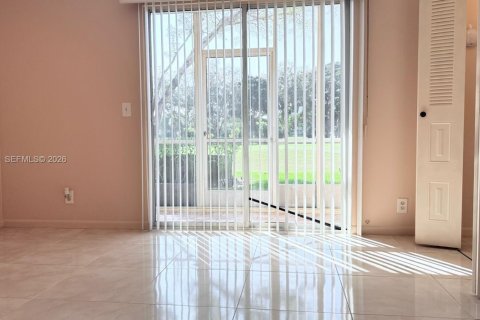 Condo in Pembroke Pines, Florida, 1 bedroom  № 1995413 - photo 4