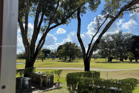Condo in Pembroke Pines, Florida, 1 bedroom  № 1995413 - photo 22