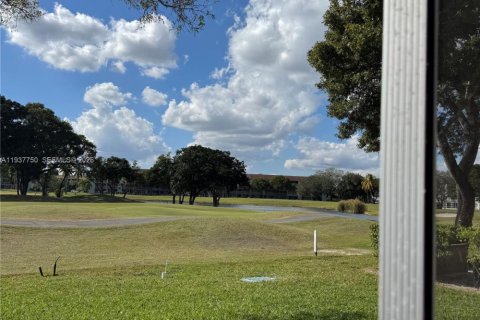 Condo in Pembroke Pines, Florida, 1 bedroom  № 1995413 - photo 23