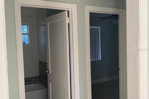 House in Tampa, Florida 2 bedrooms, 60.2 sq.m. № 1773651 - photo 6