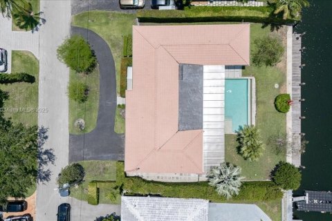 House in Coral Gables, Florida 3 bedrooms, 286.05 sq.m. № 1766902 - photo 3