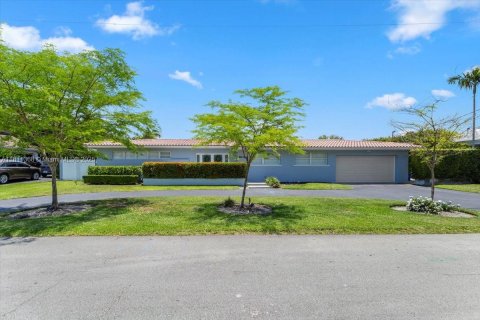House in Coral Gables, Florida 3 bedrooms, 286.05 sq.m. № 1766902 - photo 13