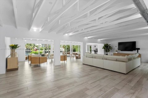 House in Coral Gables, Florida 3 bedrooms, 286.05 sq.m. № 1766902 - photo 15