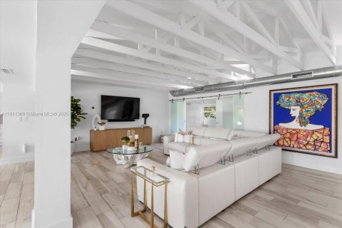 House in Coral Gables, Florida 3 bedrooms, 286.05 sq.m. № 1766902 - photo 21
