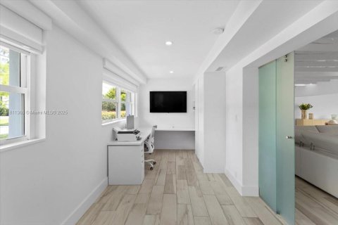 House in Coral Gables, Florida 3 bedrooms, 286.05 sq.m. № 1766902 - photo 27