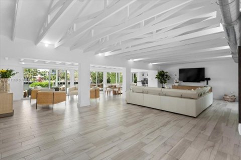 House in Coral Gables, Florida 3 bedrooms, 286.05 sq.m. № 1766902 - photo 19