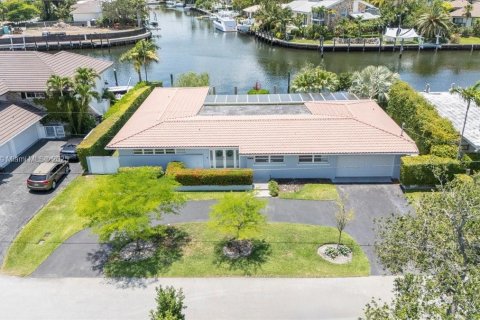 House in Coral Gables, Florida 3 bedrooms, 286.05 sq.m. № 1766902 - photo 1