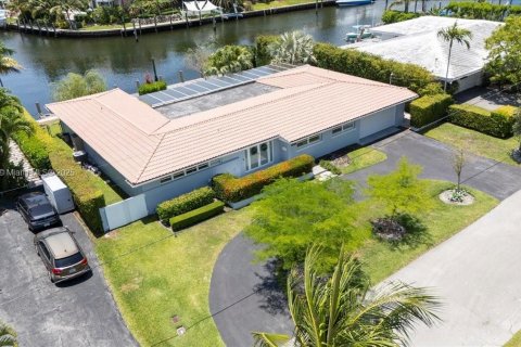 House in Coral Gables, Florida 3 bedrooms, 286.05 sq.m. № 1766902 - photo 2