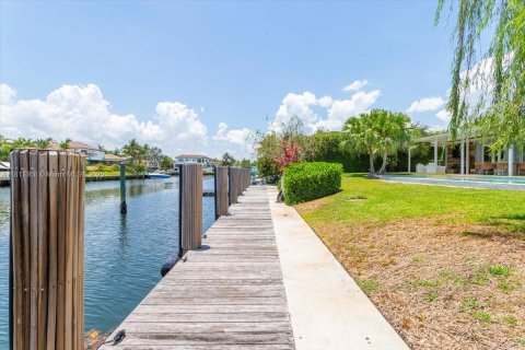 House in Coral Gables, Florida 3 bedrooms, 286.05 sq.m. № 1766902 - photo 8
