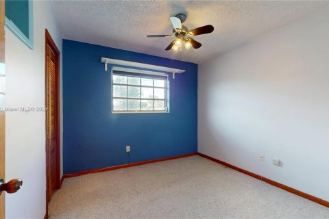 House in Miami, Florida 4 bedrooms, 191.47 sq.m. № 1957297 - photo 30