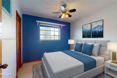 House in Miami, Florida 4 bedrooms, 191.47 sq.m. № 1957297 - photo 29