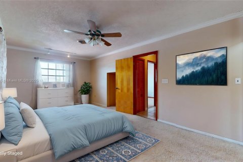 House in Miami, Florida 4 bedrooms, 191.47 sq.m. № 1957297 - photo 22