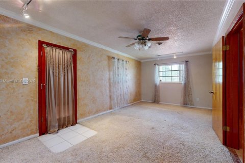House in Miami, Florida 4 bedrooms, 191.47 sq.m. № 1957297 - photo 24