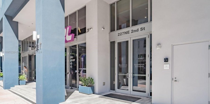 Studio à Condo à Miami, Floride  № 1940923