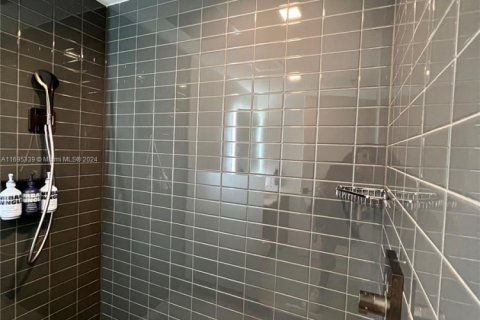 Copropriété à vendre à Miami, Floride: 39.02 m2 № 1940923 - photo 12