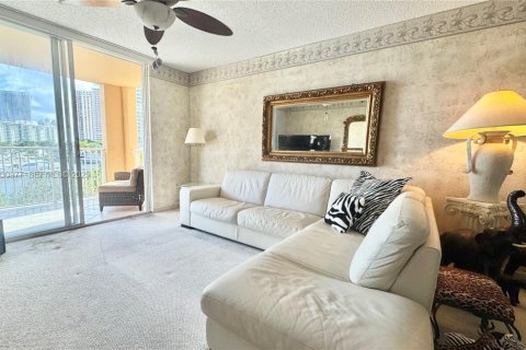 Condominio en venta en Aventura, Florida, 3 dormitorios, 122.63 m2 № 2035083 - foto 3