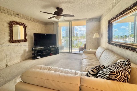 Condominio en venta en Aventura, Florida, 3 dormitorios, 122.63 m2 № 2035083 - foto 2