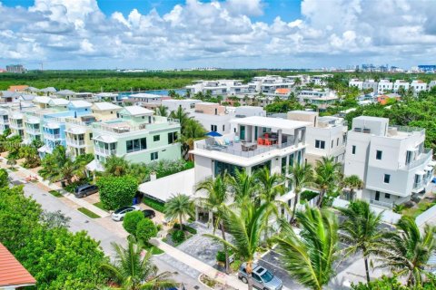 Casa en alquiler en Hollywood, Florida, 3 dormitorios, 342.44 m2 № 2057726 - foto 4