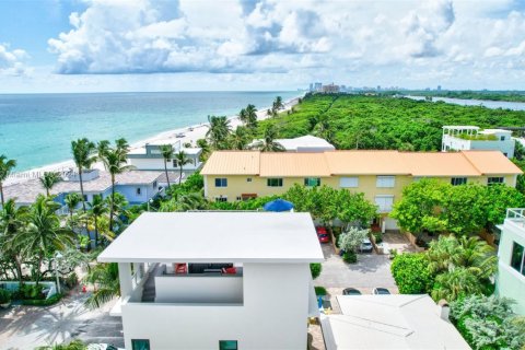 Casa en alquiler en Hollywood, Florida, 3 dormitorios, 342.44 m2 № 2057726 - foto 8