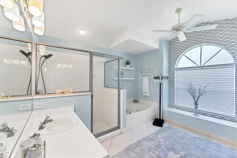 House in Bradenton, Florida 3 bedrooms, 216.28 sq.m. № 1746525 - photo 18
